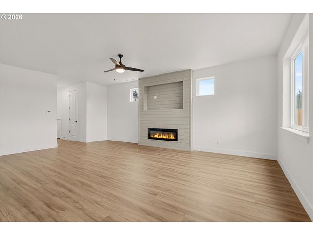16017 Barlow Trail Ln, Oregon City, OR 97045