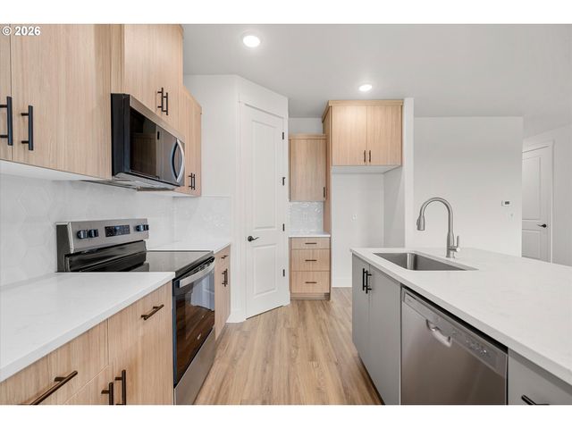 16017 Barlow Trail Ln, Oregon City, OR 97045