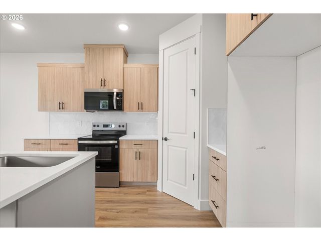16017 Barlow Trail Ln, Oregon City, OR 97045