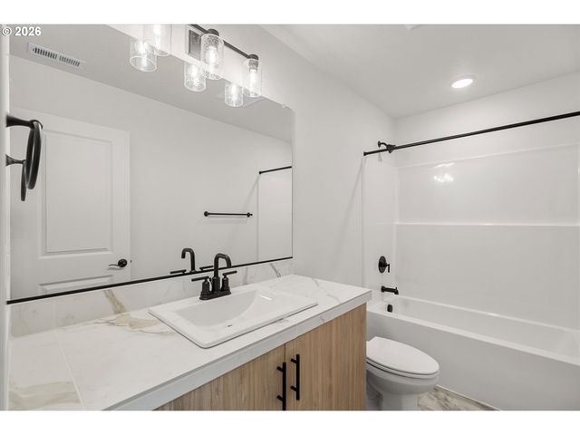 16017 Barlow Trail Ln, Oregon City, OR 97045