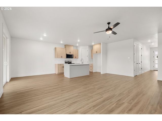 16017 Barlow Trail Ln, Oregon City, OR 97045