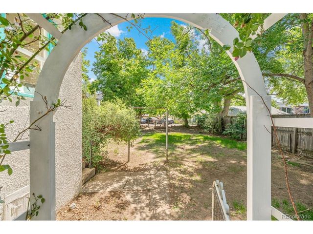 1008 La Farge Ave, Louisville, CO 80027