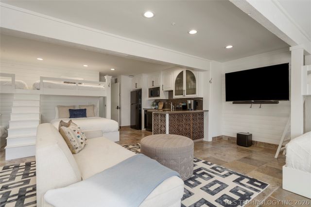 7110 S Evanston Avenue, Tulsa, OK 74136