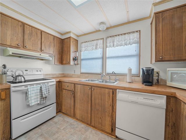 1679 FOXWAY DRIVE, Lakeland, FL 33810