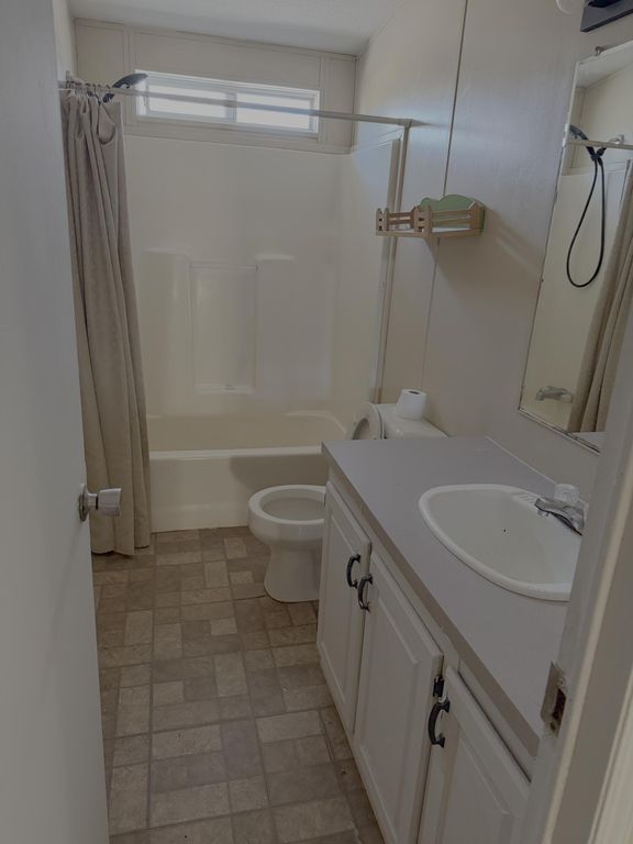 Image 6 of property listing at 617 Wisconsin Street, Belen, NM 87002