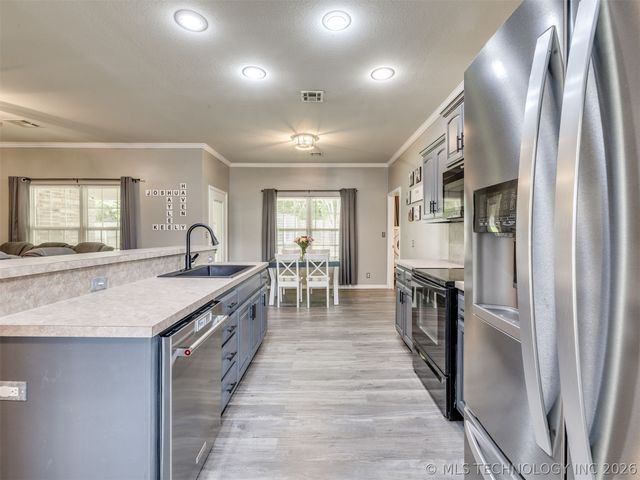 14028 S 298th East Avenue, Coweta, OK 74429