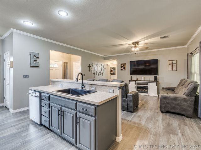 14028 S 298th East Avenue, Coweta, OK 74429