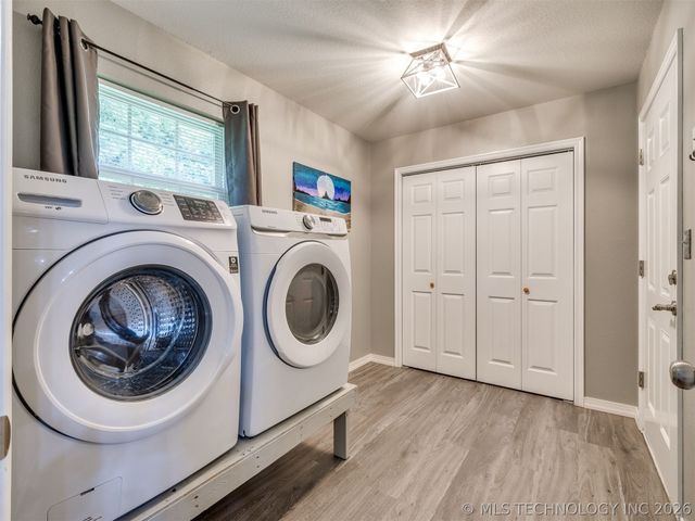 14028 S 298th East Avenue, Coweta, OK 74429