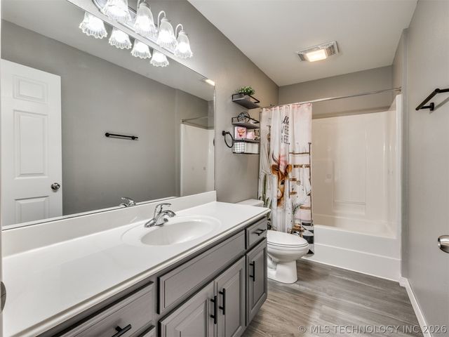 14028 S 298th East Avenue, Coweta, OK 74429