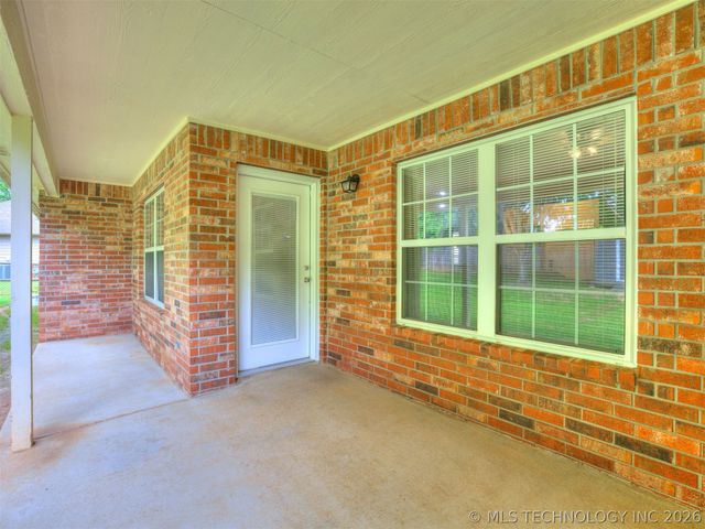 14028 S 298th East Avenue, Coweta, OK 74429