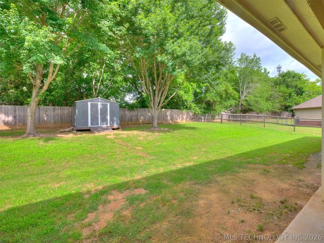 14028 S 298th East Avenue, Coweta, OK 74429