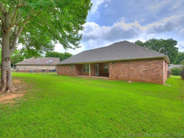 14028 S 298th East Avenue, Coweta, OK 74429