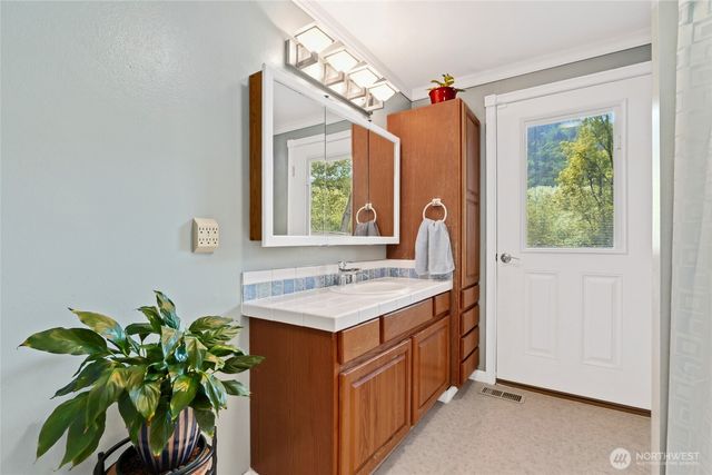 975 Front Street S, Issaquah, WA 98027