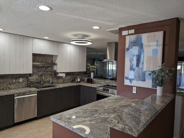 1710 NW 18th Avenue 204, Delray Beach, FL 33445