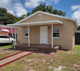 860 NW 118th St, Miami, FL 33168
