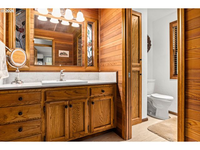 28560 SUTHERLIN Ln, Eugene, OR 97405