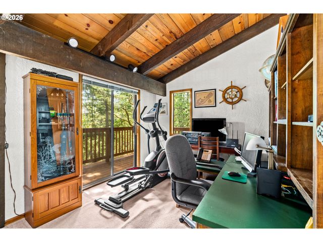 28560 SUTHERLIN Ln, Eugene, OR 97405