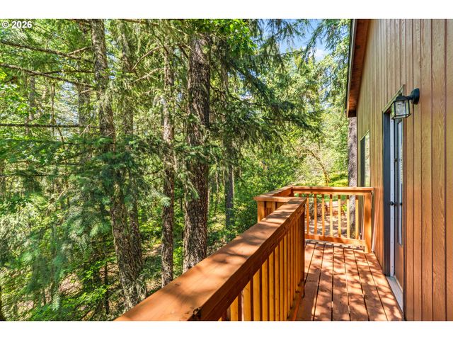 28560 SUTHERLIN Ln, Eugene, OR 97405