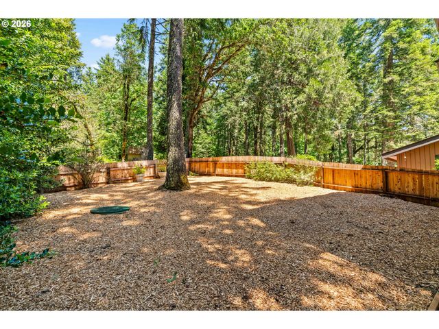 28560 SUTHERLIN Ln, Eugene, OR 97405