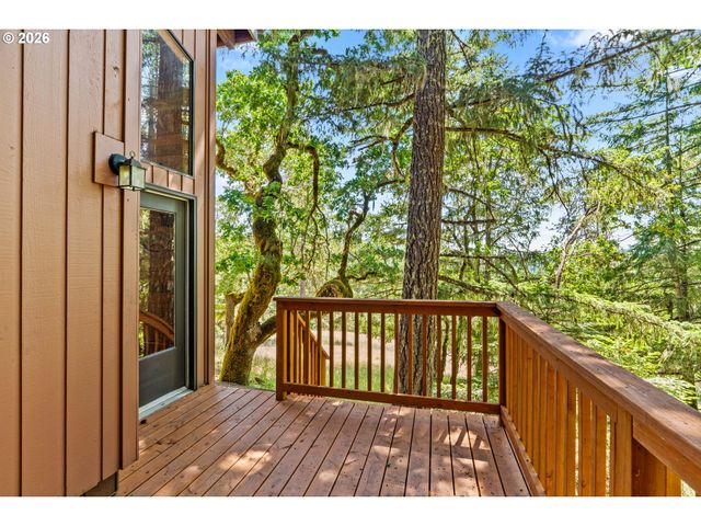 28560 SUTHERLIN Ln, Eugene, OR 97405