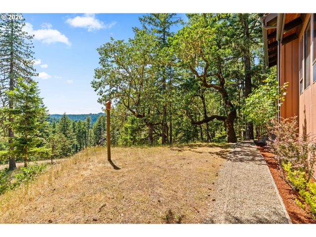 28560 SUTHERLIN Ln, Eugene, OR 97405