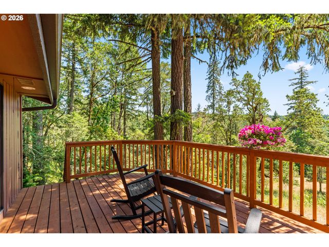 28560 SUTHERLIN Ln, Eugene, OR 97405