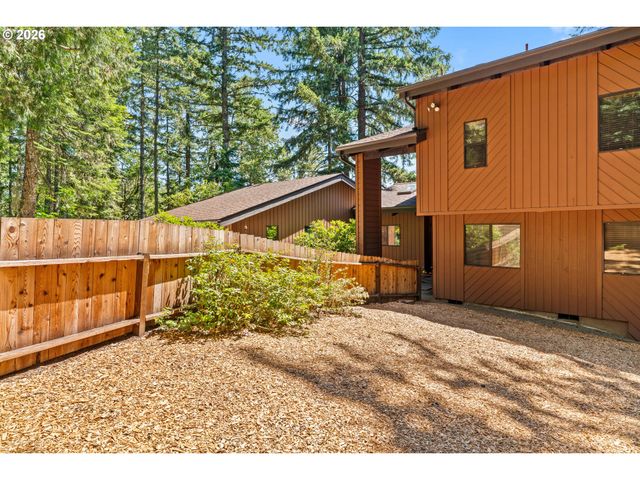 28560 SUTHERLIN Ln, Eugene, OR 97405