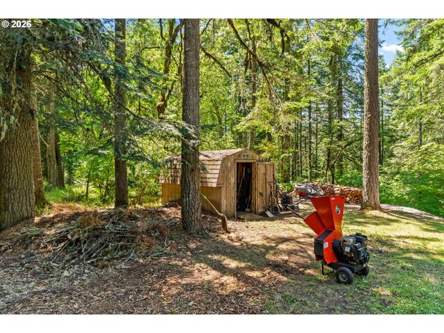28560 SUTHERLIN Ln, Eugene, OR 97405