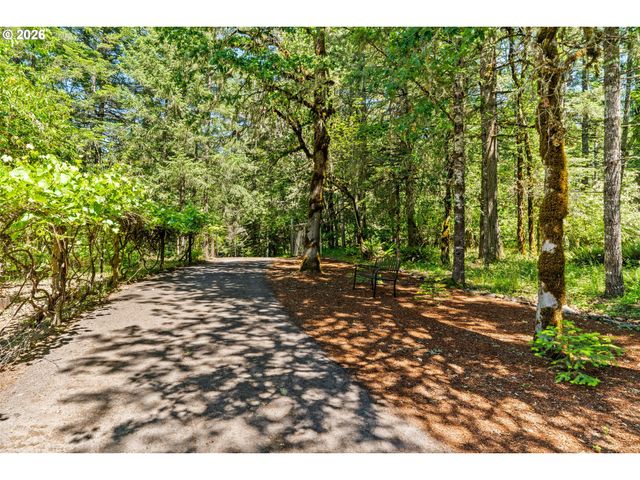 28560 SUTHERLIN Ln, Eugene, OR 97405