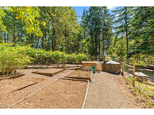 28560 SUTHERLIN Ln, Eugene, OR 97405
