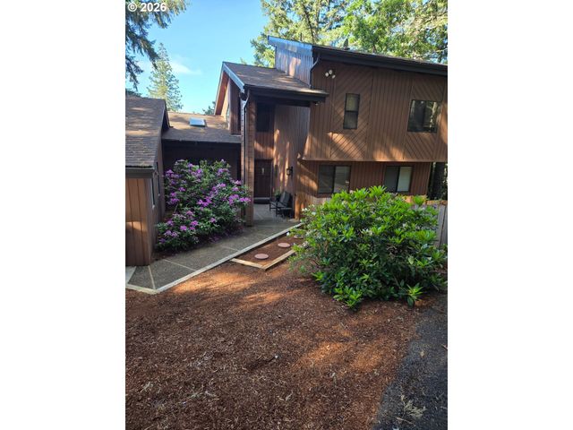 28560 SUTHERLIN Ln, Eugene, OR 97405