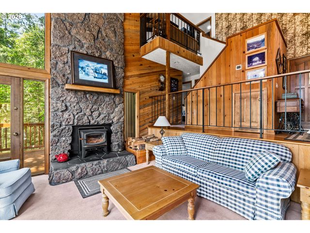 28560 SUTHERLIN Ln, Eugene, OR 97405