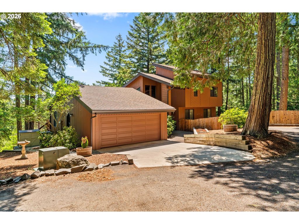 28560 SUTHERLIN Ln, Eugene, OR 97405
