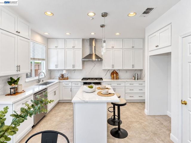 1098 Boyle St., Union City, CA 94587