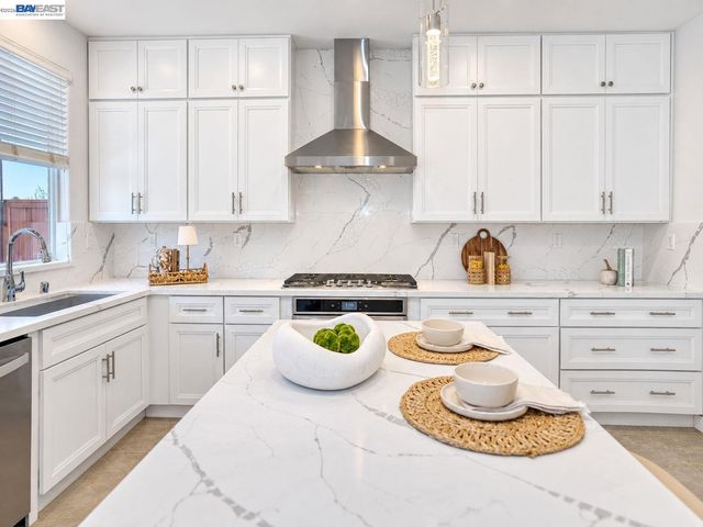 1098 Boyle St., Union City, CA 94587