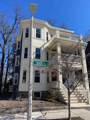 11 Eliot 3, Boston, MA 02130