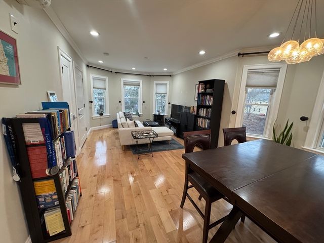 11 Eliot 3, Boston, MA 02130