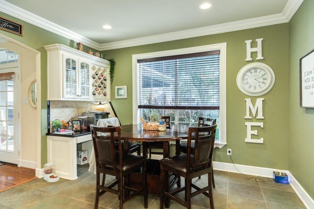 204 Arrowhead Drive, Lake Jackson, TX 77566