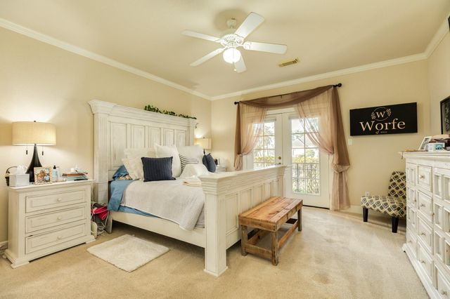 204 Arrowhead Drive, Lake Jackson, TX 77566