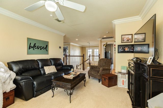 204 Arrowhead Drive, Lake Jackson, TX 77566