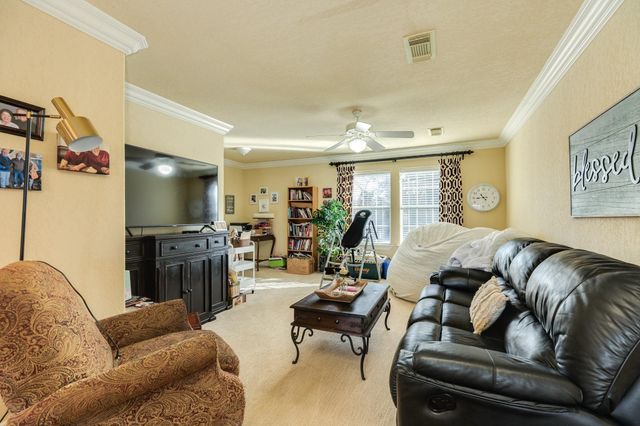 204 Arrowhead Drive, Lake Jackson, TX 77566