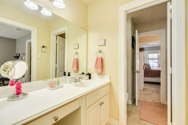 204 Arrowhead Drive, Lake Jackson, TX 77566