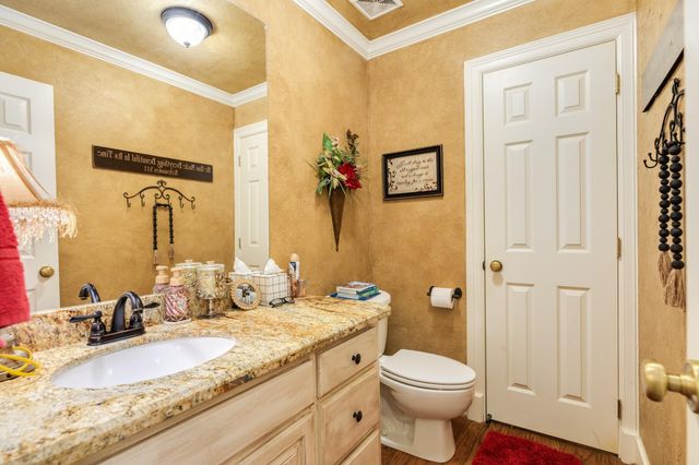 204 Arrowhead Drive, Lake Jackson, TX 77566