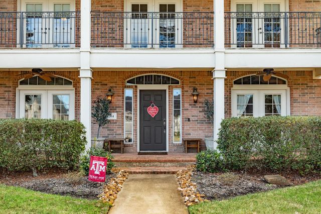 204 Arrowhead Drive, Lake Jackson, TX 77566