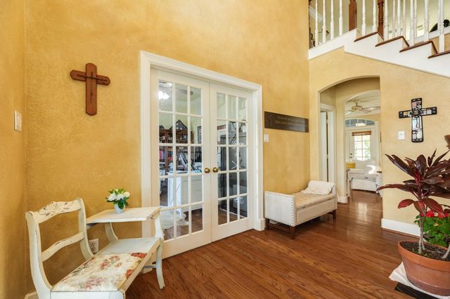 204 Arrowhead Drive, Lake Jackson, TX 77566