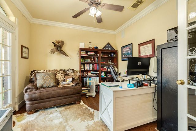 204 Arrowhead Drive, Lake Jackson, TX 77566