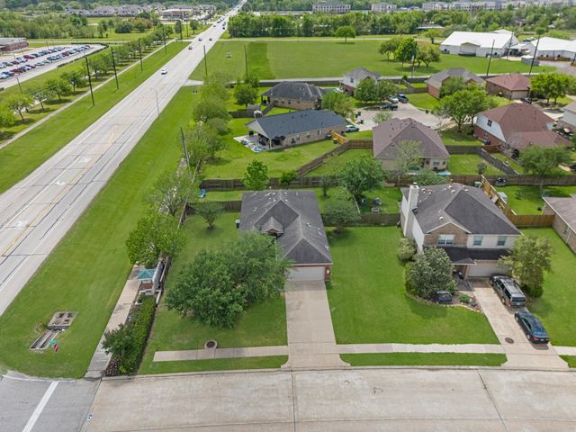 7202 Northfork Drive, Pearland, TX 77584