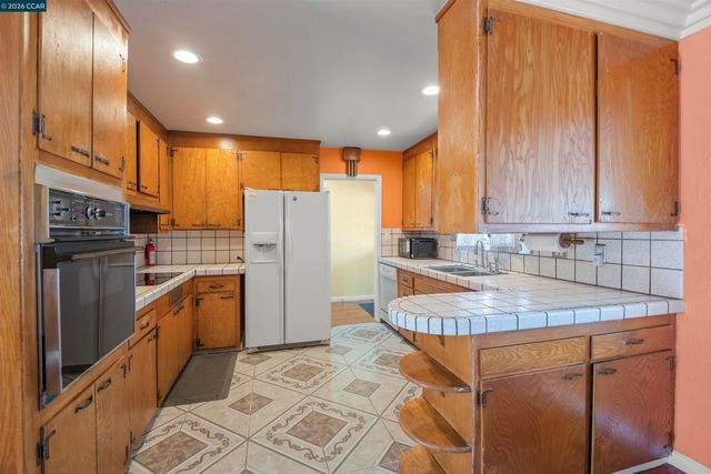 96 Corte Eulalia, San Lorenzo, CA 94580