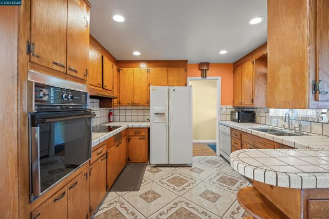 96 Corte Eulalia, San Lorenzo, CA 94580