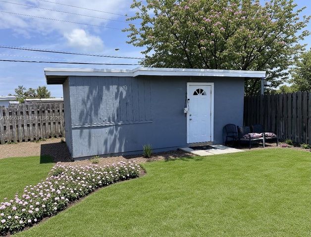 1885 NE 53rd Street, Pompano Beach, FL 33064